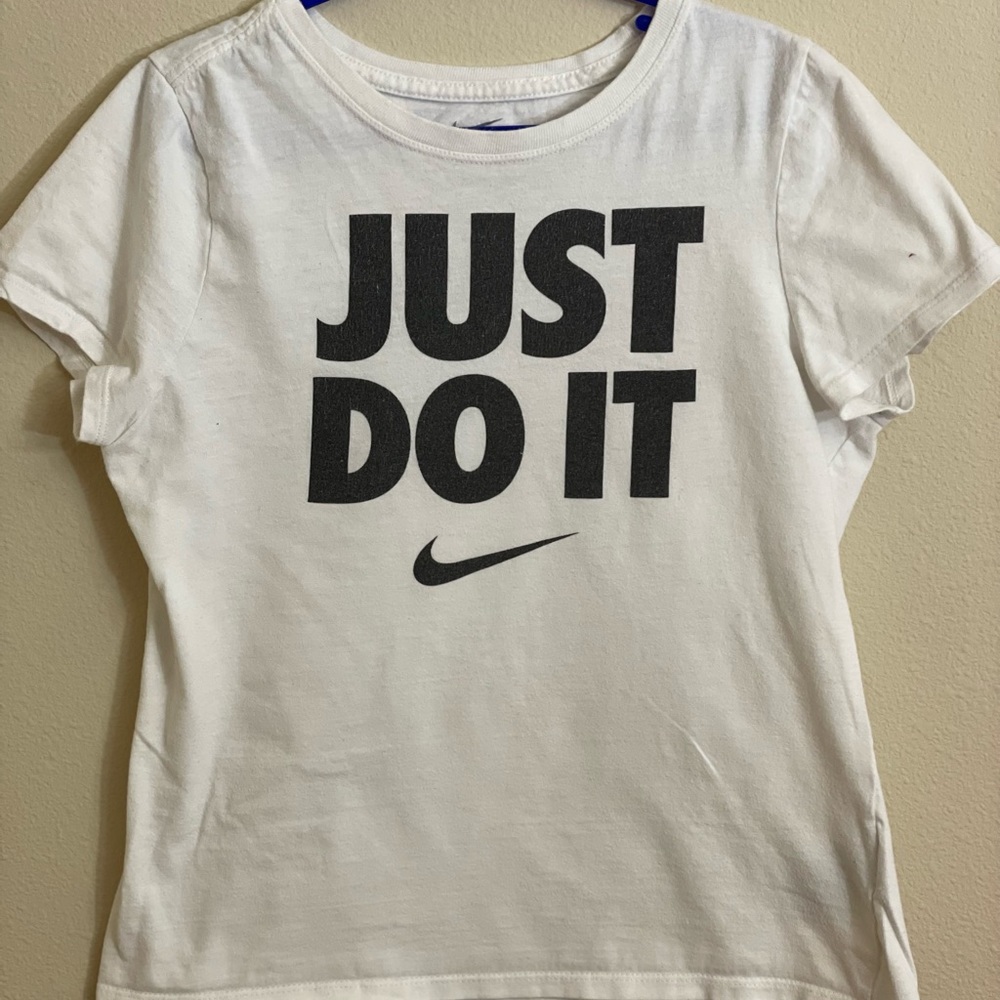 Nike T-shirt, kids medium size, white in color w black writing, great condition.